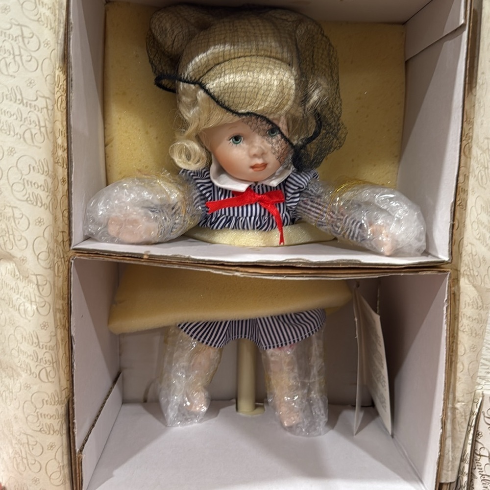 NIB Vtg Franklin Mint Heirloom Dolls Days Of The Week Doll "Thursday's Child"